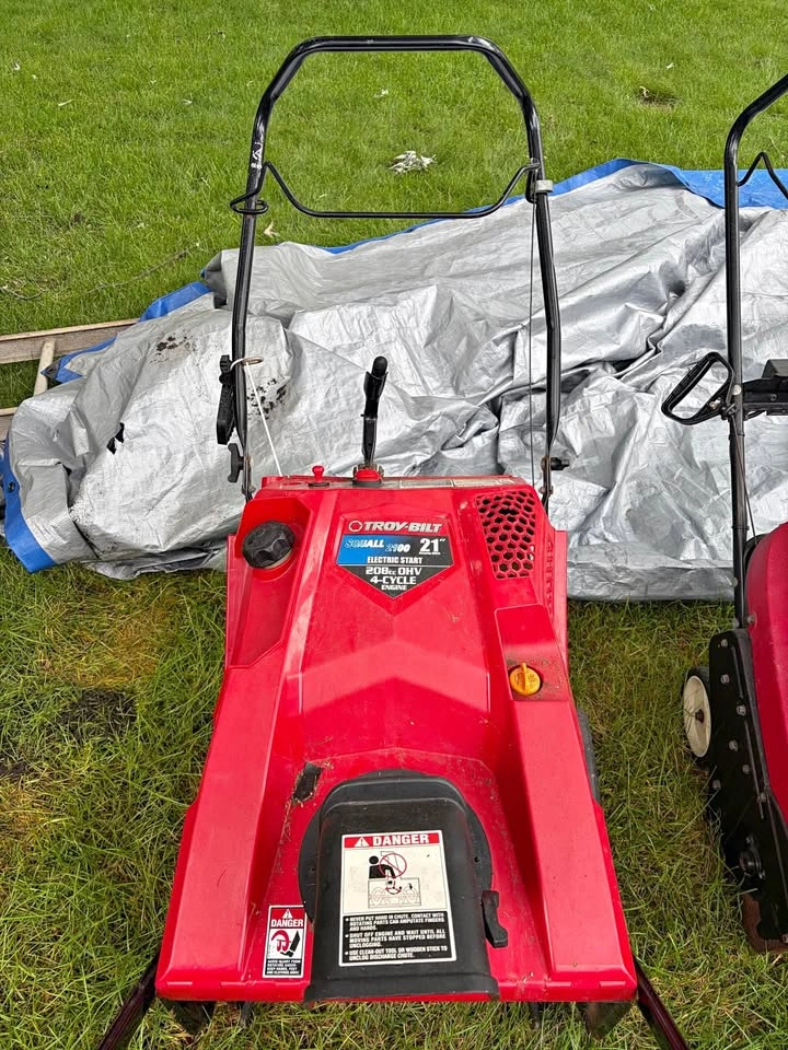 Troy-Bilt Squall 2100 21” Single-Stage Snow Blower