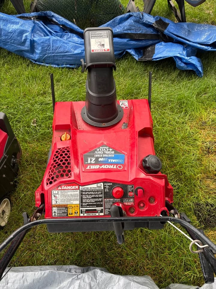 Troy-Bilt Squall 2100 21” Single-Stage Snow Blower - photo 2