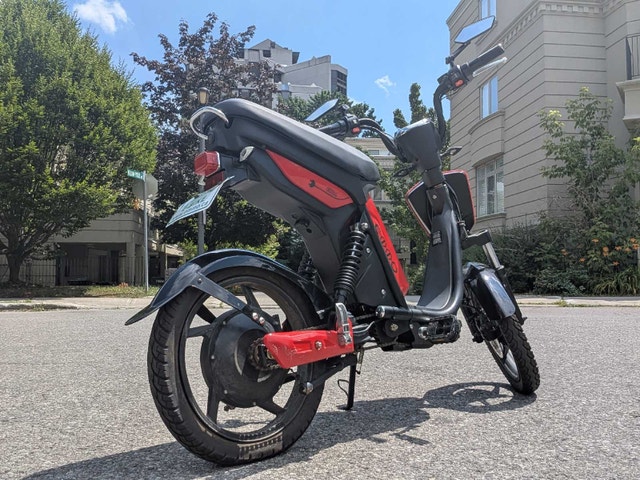 Urban T Model Ebike (Red) - photo 4