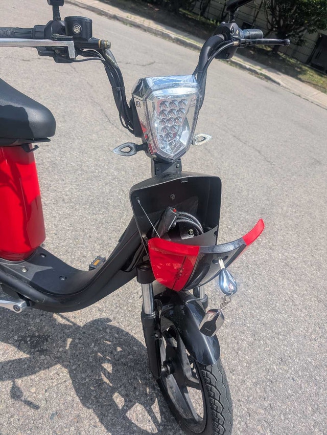 Urban T Model Ebike (Red) - photo 5