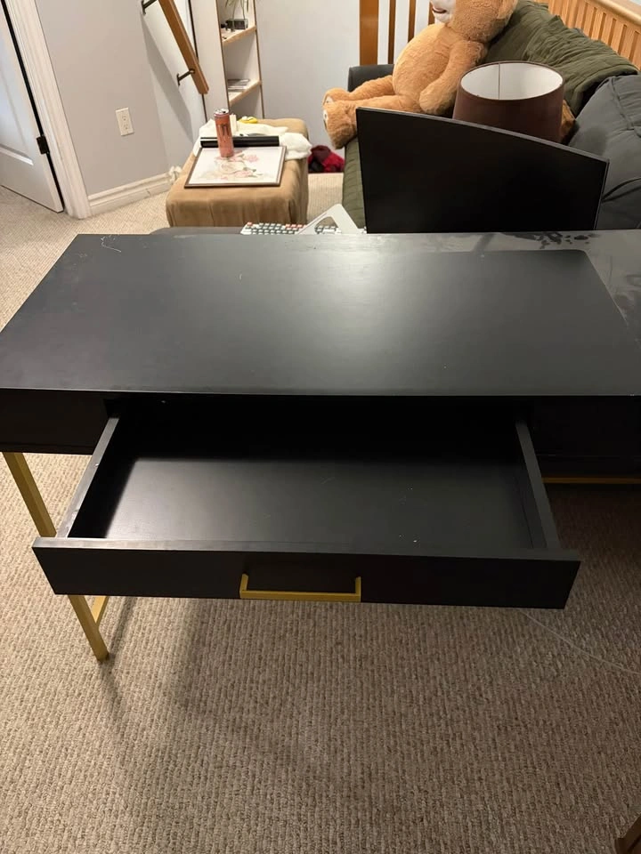 Black and gold L desk - photo 3