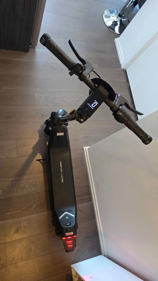 NIU KQi300P Electric Scooter - Mint Condition (Only 330km / 20 C - photo 2