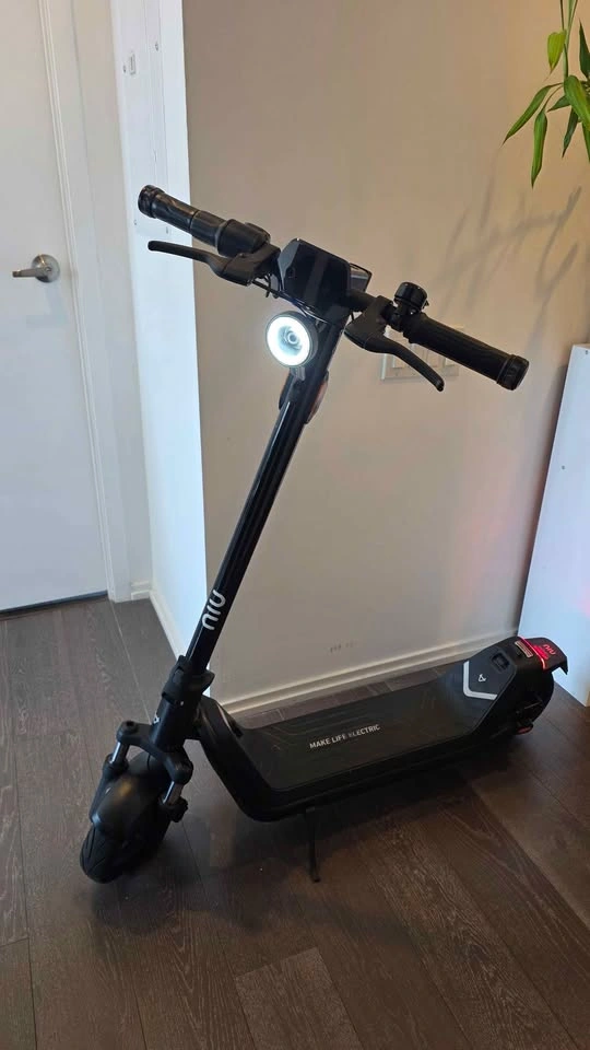 NIU KQi300P Electric Scooter - Mint Condition (Only 330km / 20 C - photo 3
