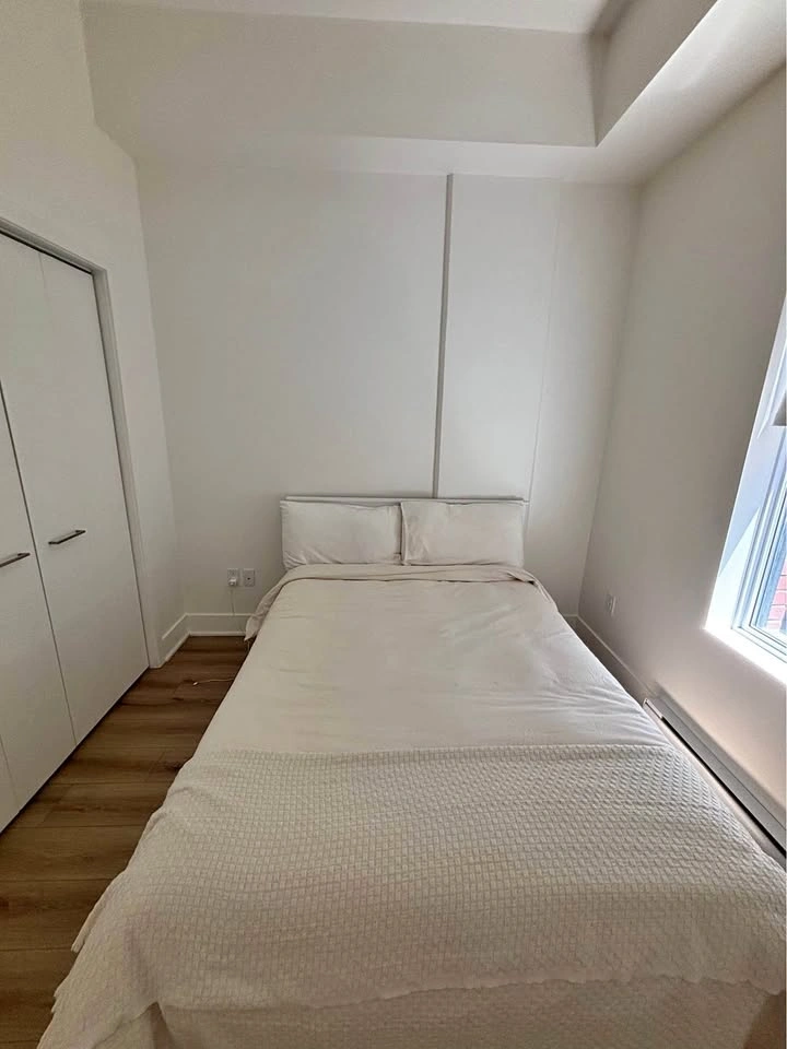 Full/Double white bed frame