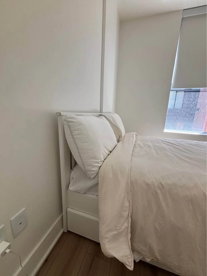 Full/Double white bed frame - photo 3