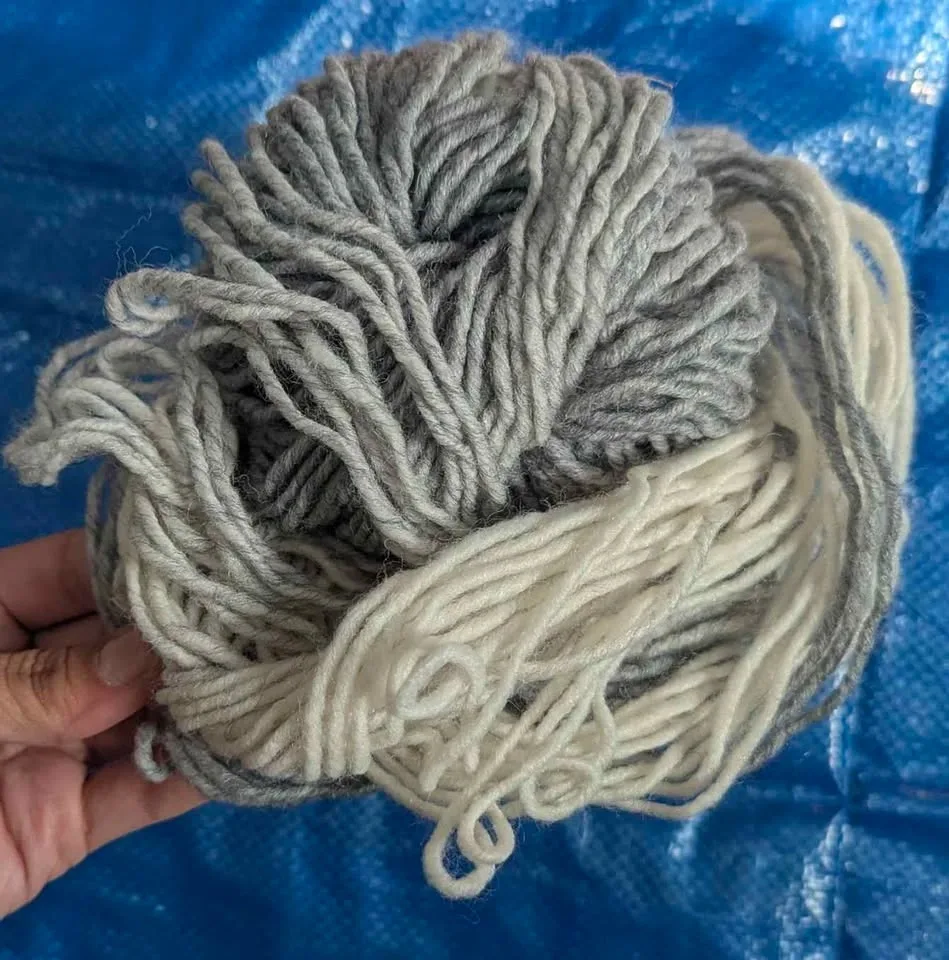 Lion Brand Yarn Scarfie Cream/Silver - photo 2