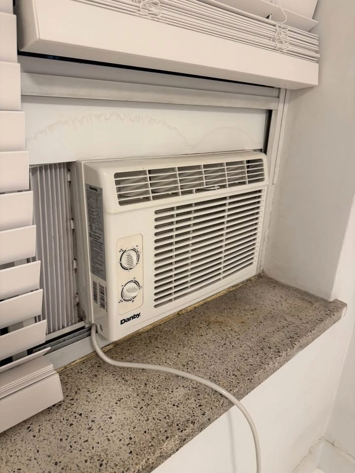 White Window AC Unit - photo 3