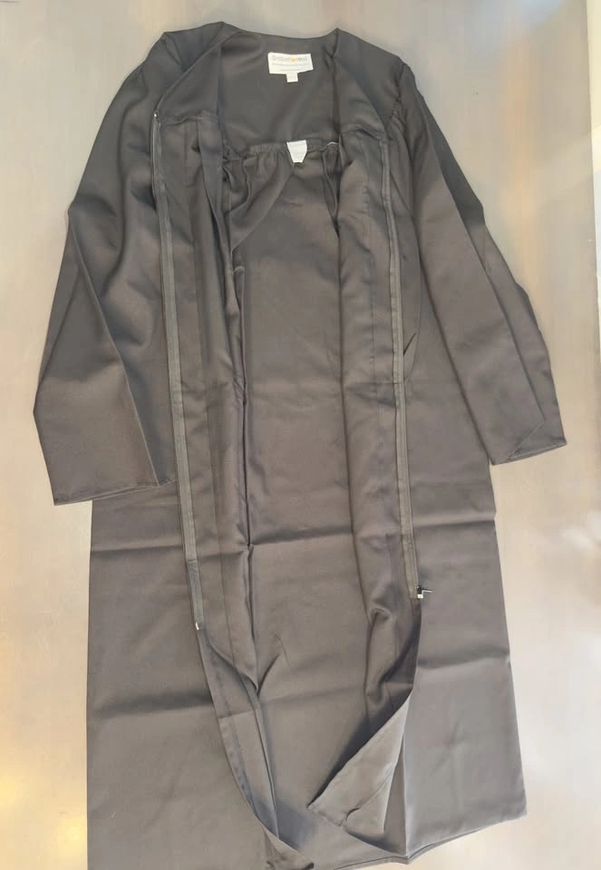 New Graduation Gown & Cap Set (with Tassel) Size 51 - photo 3