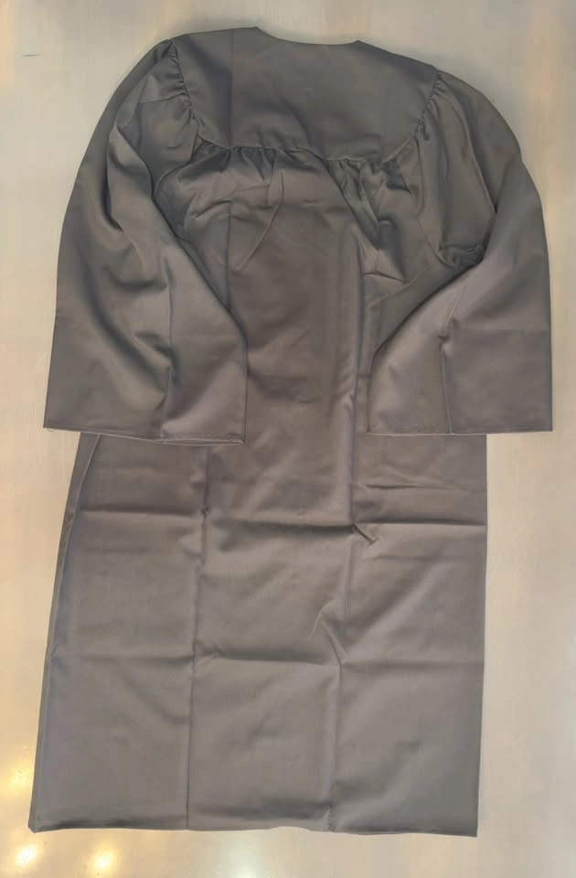 New Graduation Gown & Cap Set (with Tassel) Size 51 - photo 4