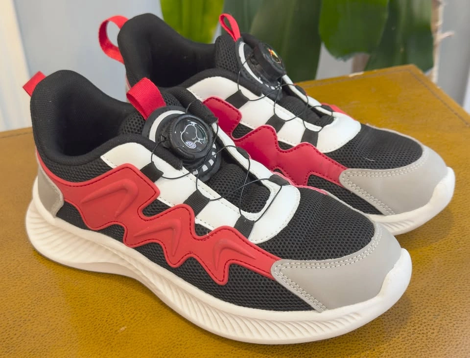 Snoopy Kids Sneakers US 3.5 No Tying Needed Like New