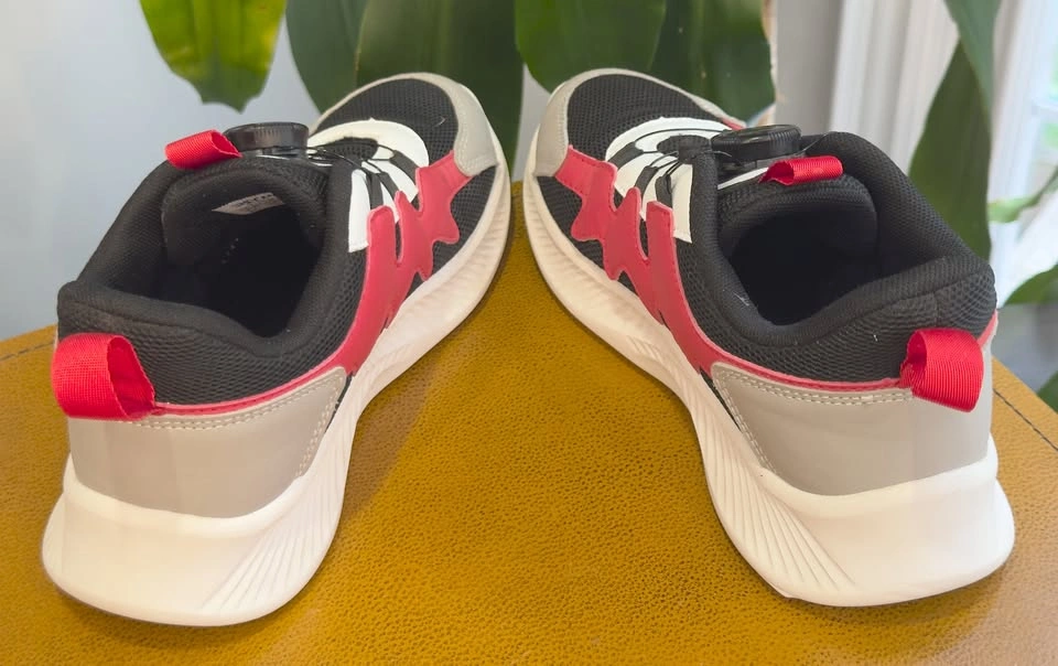 Snoopy Kids Sneakers US 3.5 No Tying Needed Like New - photo 2