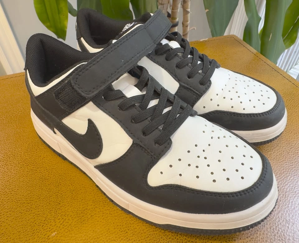 Nike Air Force 1 (Kids) Black/White Size US 6.5Y