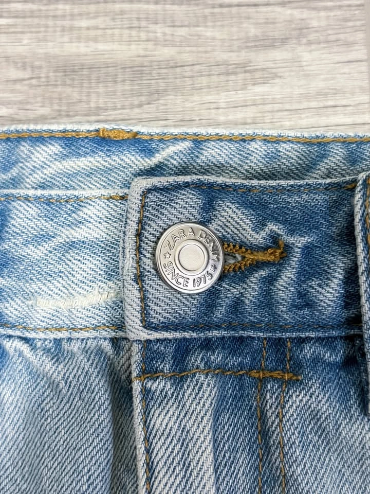 Zara Baggy Light Wash Jeans - photo 3