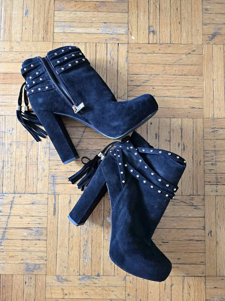 Jessica Simpson booties