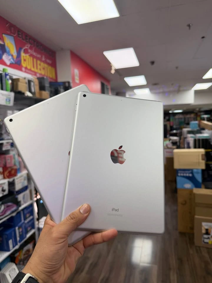 📱 iPad 7th Generation – 32GB WiFi - photo 2