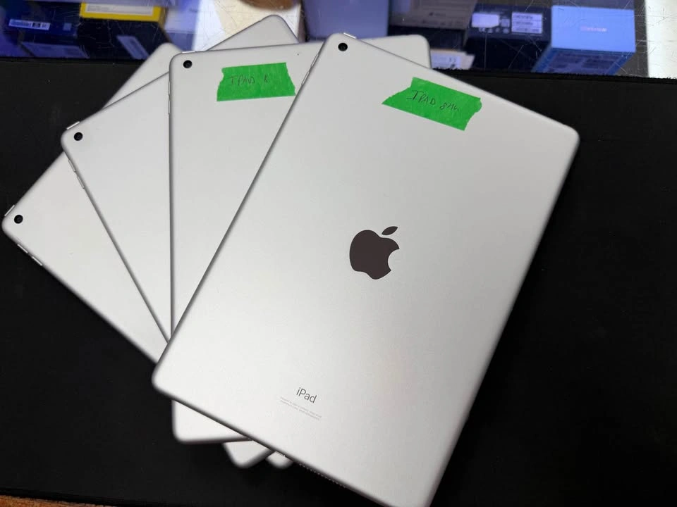 iPad 8th generation (32GB, Wifi) - photo 3