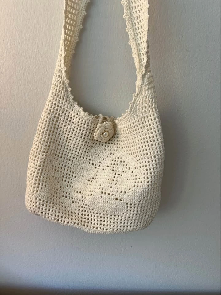 Cream Crochet Shoulder Bag with Floral Button - photo 3