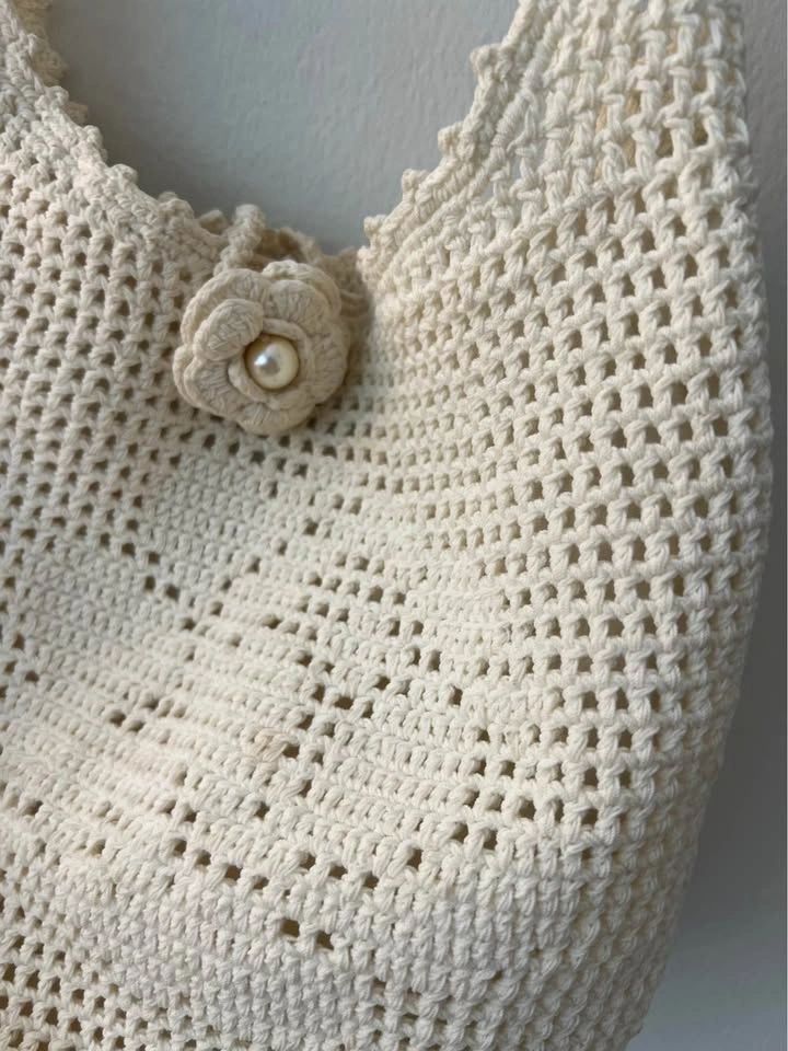 Cream Crochet Shoulder Bag with Floral Button - photo 4