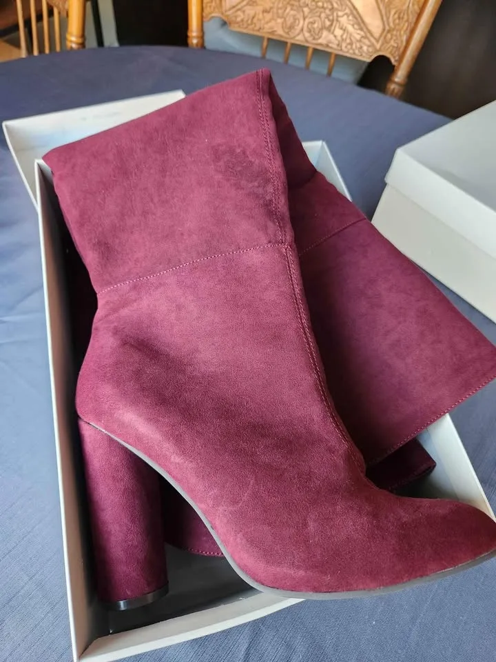 Size 9, BNIB boots thumbnail