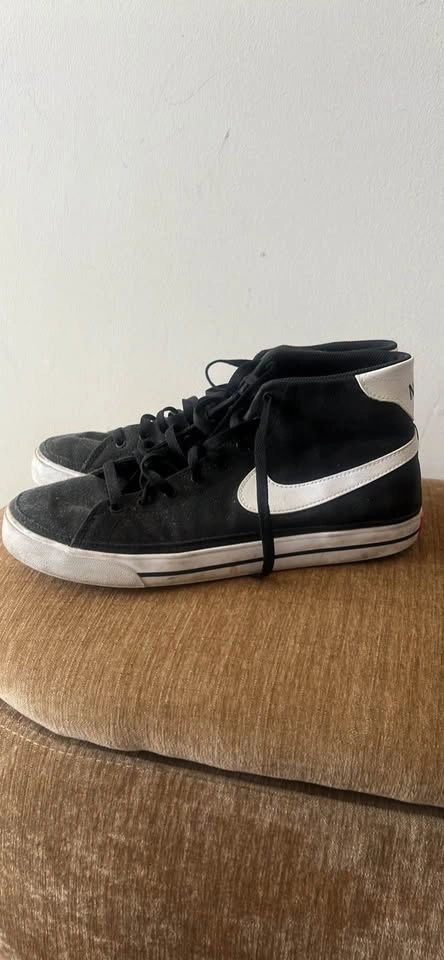 Nike blazers. Mens US11. - photo 3