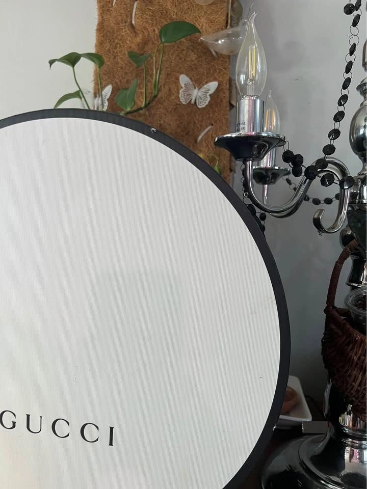 Rare Jumbo Round Gucci Hat Box (2018 Collection) - photo 2