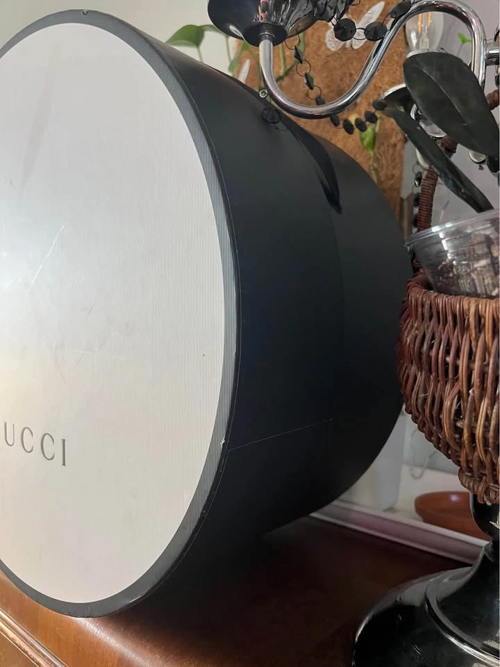 Rare Jumbo Round Gucci Hat Box (2018 Collection) - photo 3