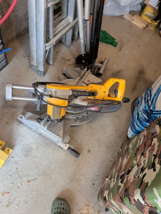 DeWalt DW718 12-inch Compound Miter Saw and Ryobi Stand