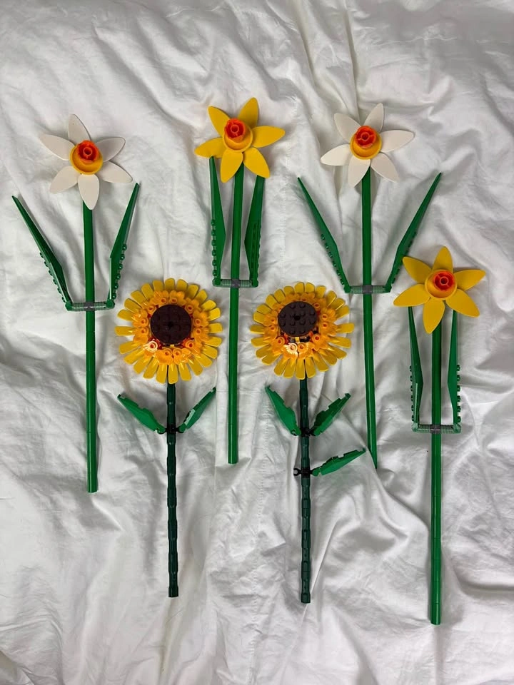 LEGO Flowers Assembled