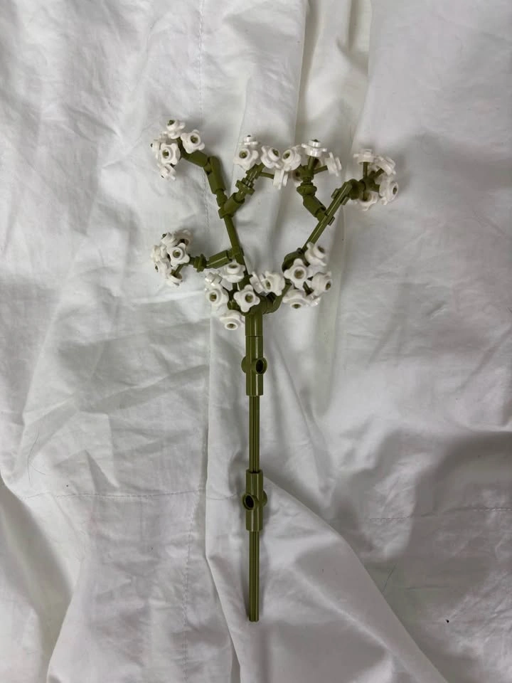 LEGO Flowers Assembled - photo 2