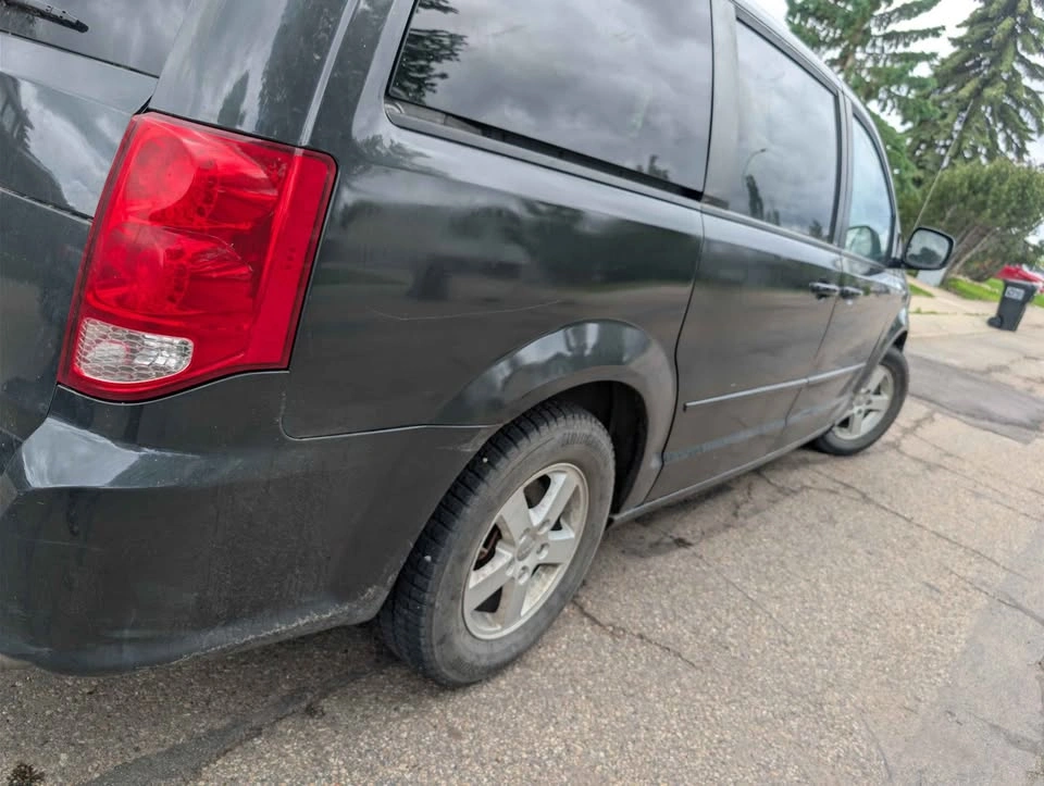 2012 Dodge Caravan - photo 2