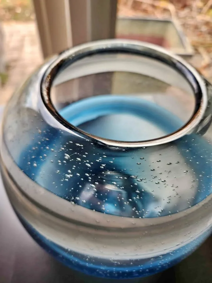 Round blue swirl Torre & Tagus vase thumbnail