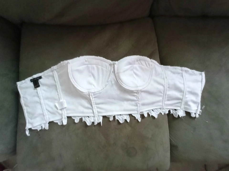 REVAMPED White Lace Strapless Bustier Corset Top – Medium - photo 3