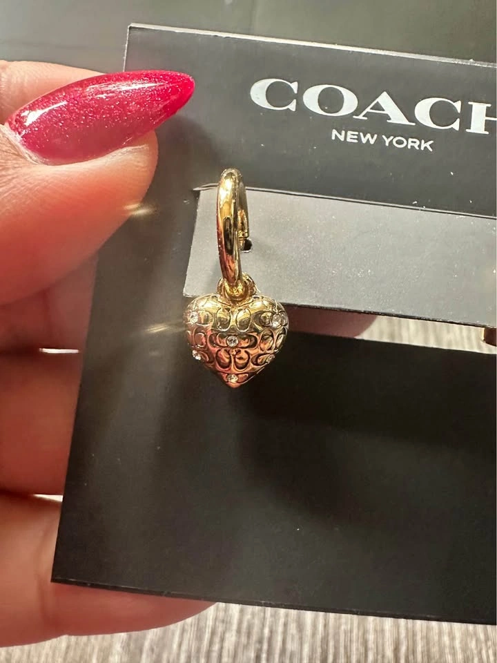 Coach Quilted C Heart Charm Huggies - photo 2