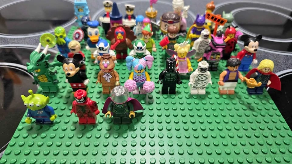 Lego minifigs