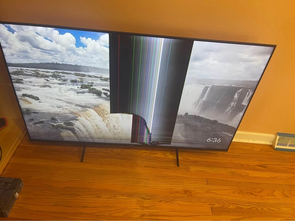 Hisense 65” TV 4K (screen glitch)