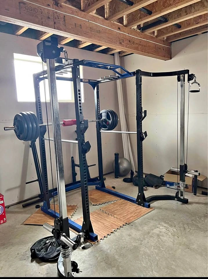 Power rack cage with cable crossover
