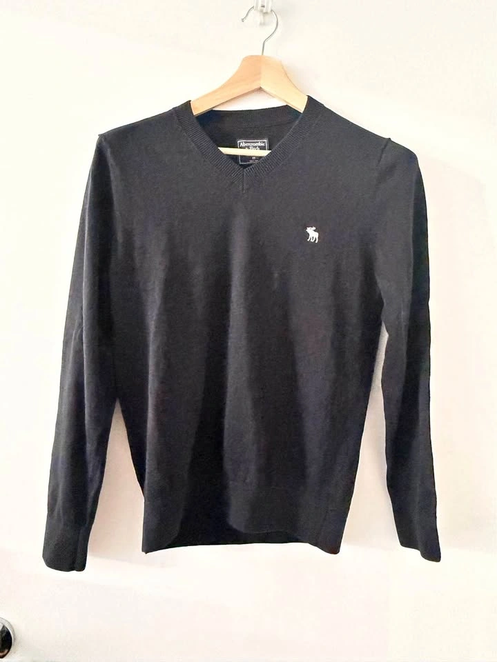 Abercrombie & Fitch V-Neck Sweater