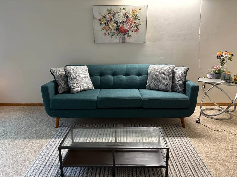 3 months old 3Seater Sofa + Coffee table (Negotiable) - photo 2