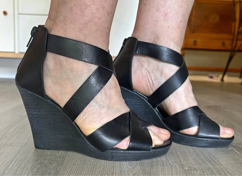 Size 6 Black Leather Sandals