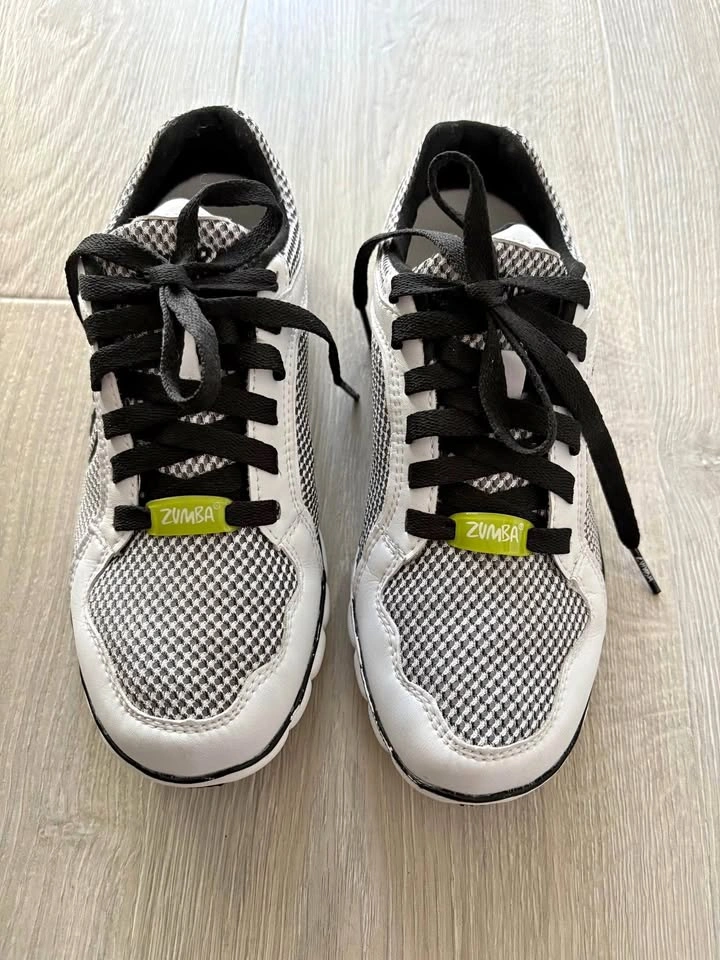 Ladies Size 6 Zumba Shoes
