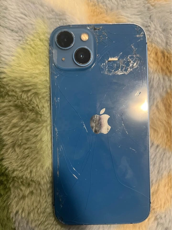 IPHONE 13 128GB - unlocked (minor back glass damage) - photo 4