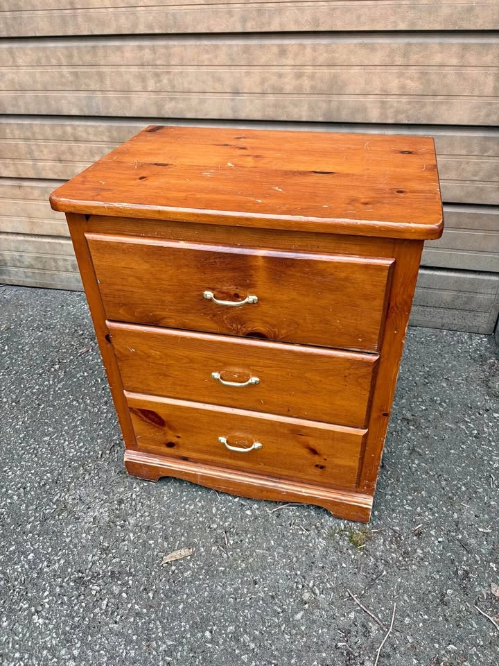 3-Drawer Pine Dresser ⚽️