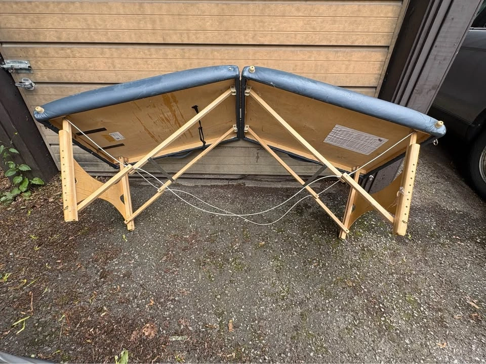 Portable Folding Massage Table / Cot - photo 2