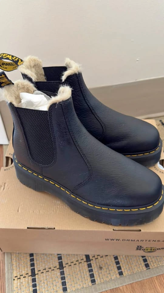 Dr. Martens 2976 FAUX FUR LINED PLATFORM CHELSEA BOOTS, SIZE 8