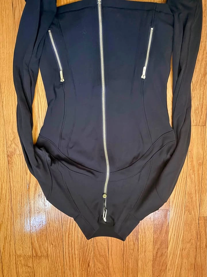 Black lululemon define