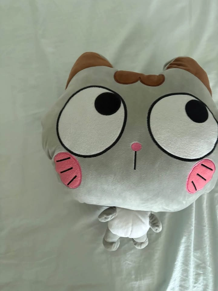 Cute Cat Plush Pillow with Hidden Blanket (2-in-1) 🐱🩶 - photo 3