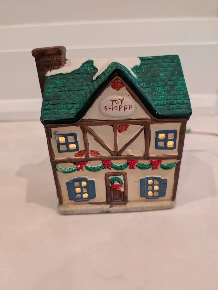 Dickensville Collectables Illuminated Porcelain House image indicator(2)