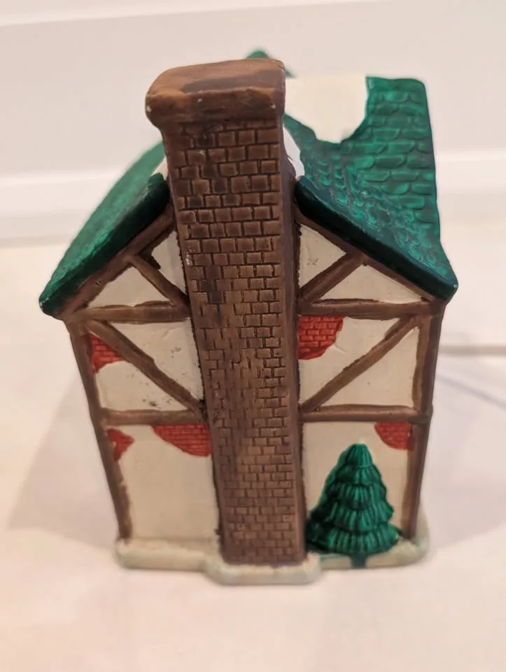 Dickensville Collectables Illuminated Porcelain House image indicator(5)