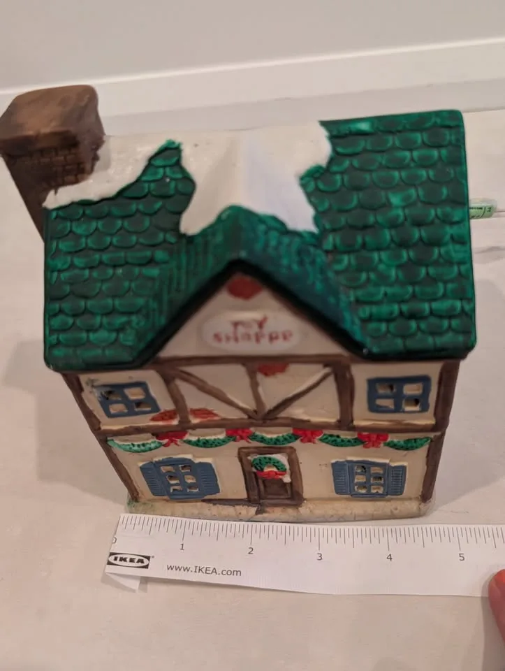 Dickensville Collectables Illuminated Porcelain House image indicator(8)