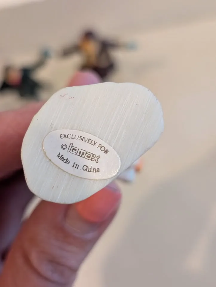 Holiday Collection 30 Piece Accessory Set Lemax Christas Village image indicator(8)